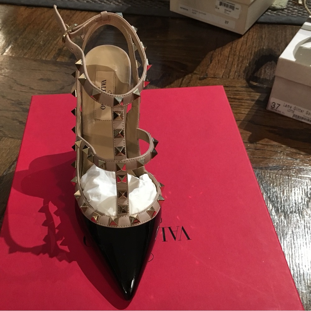 Valentino Rockstud black pump